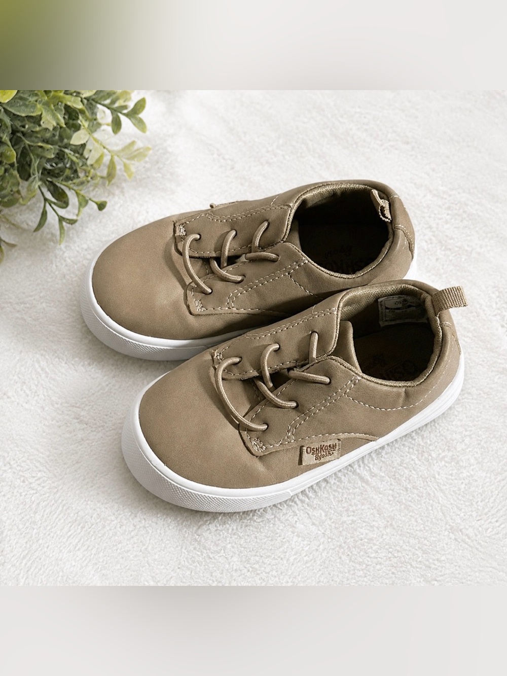 OshKosh B'gosh Kids Tan Leather Sneakers 7c